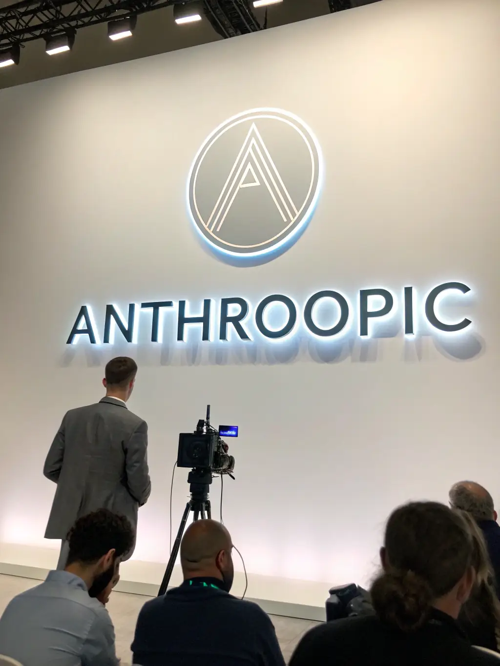 A distinctive and professional logo of Anthropic, highlighting its partnership with AINECST. The logo should be displayed in a way that reflects the innovative nature of Anthropic's AI.